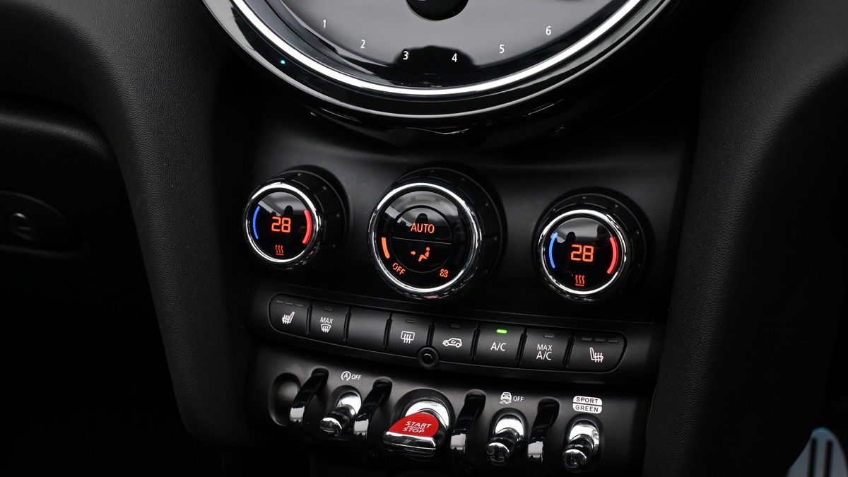 MINI Convertible Image 11