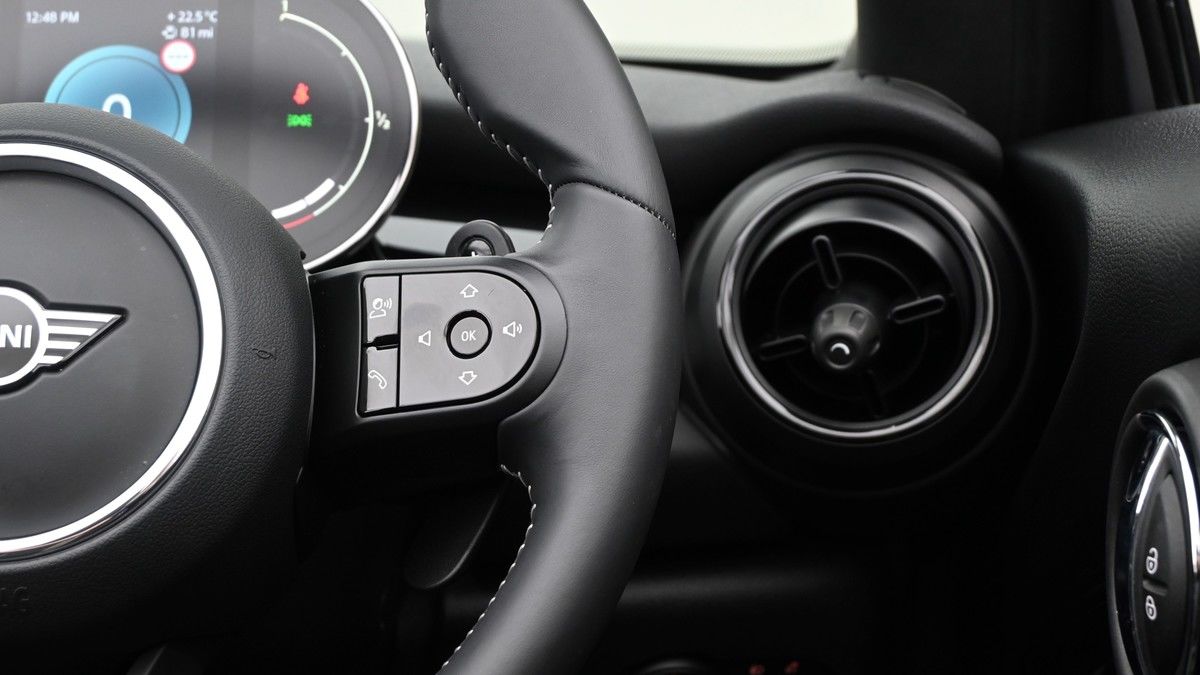 MINI Convertible Image 15