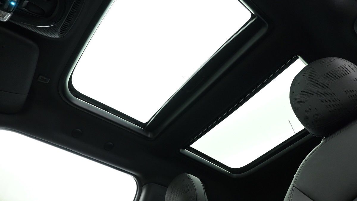 MINI Hatch Image 2