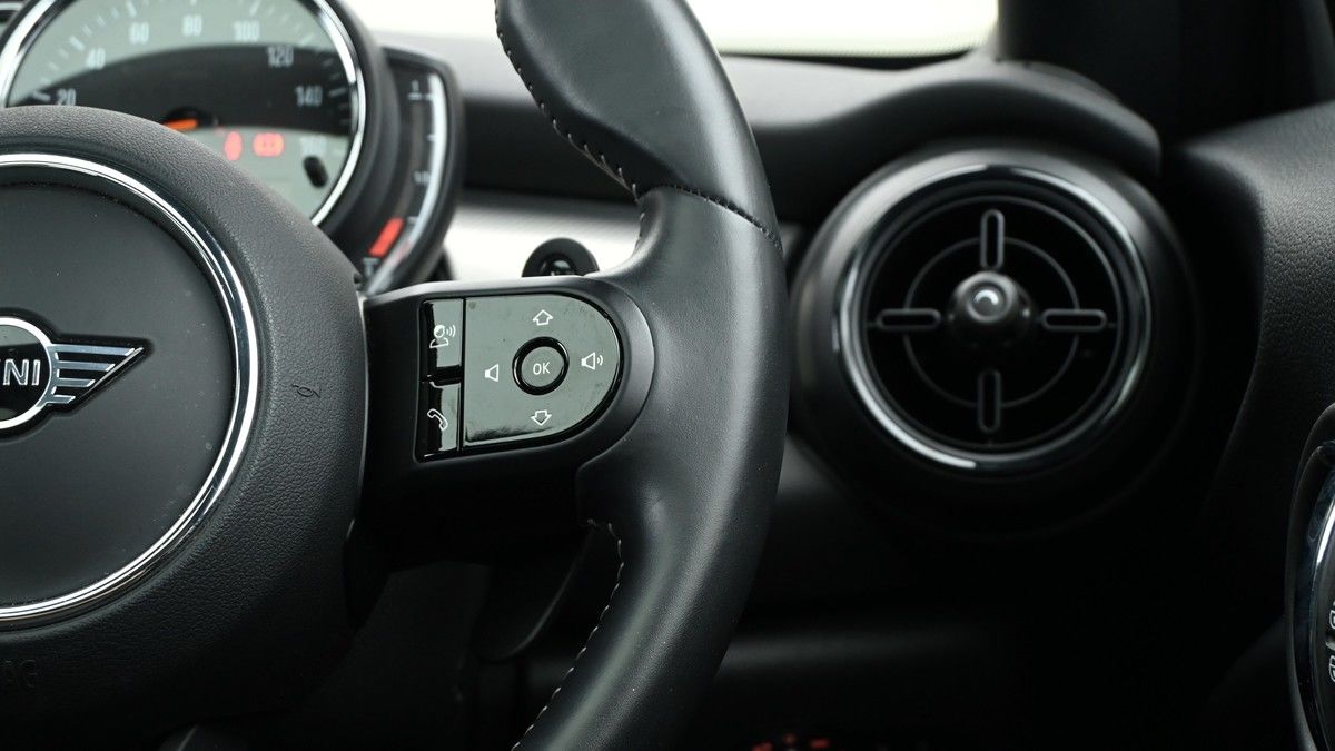 MINI Hatch Image 16