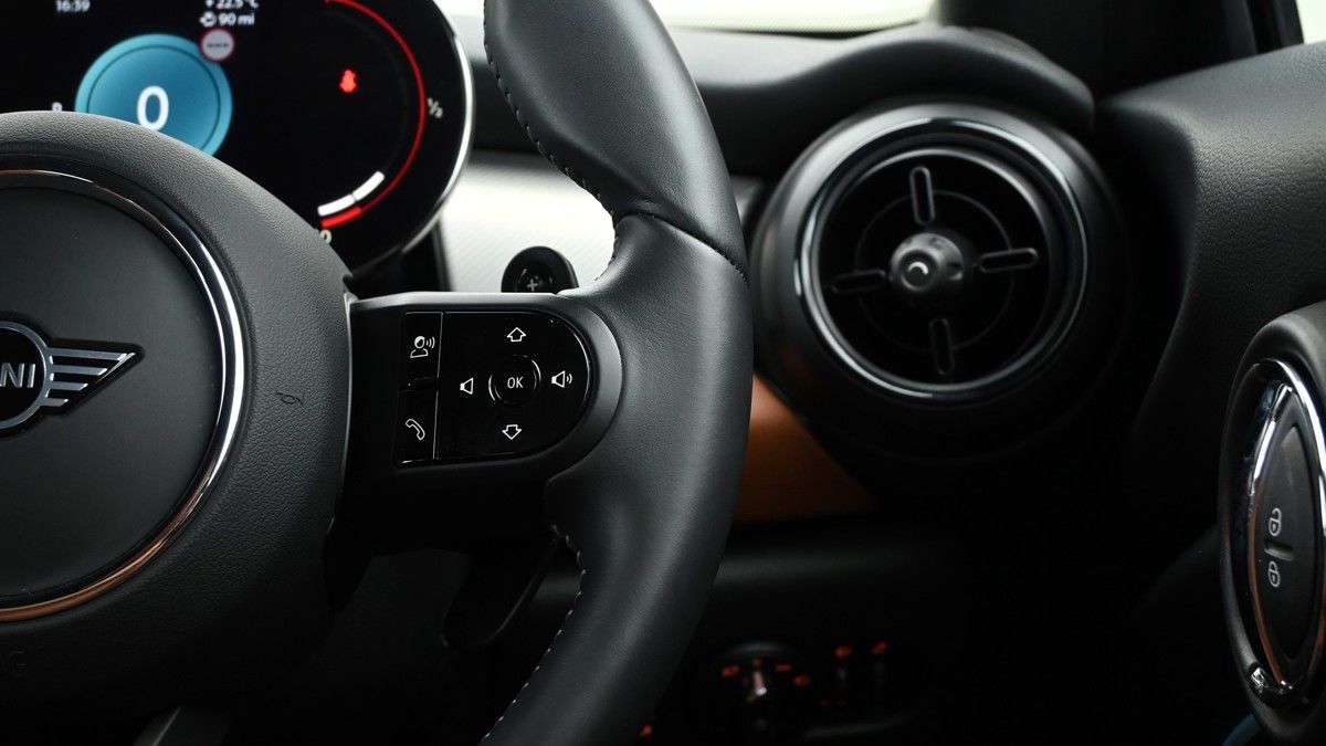 MINI Hatch Image 15