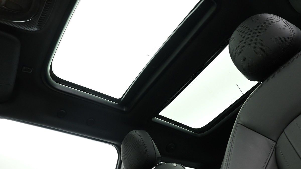 MINI Hatch Image 2