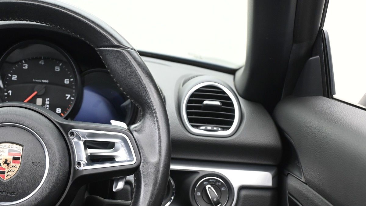 Porsche 718 Boxster Image 16
