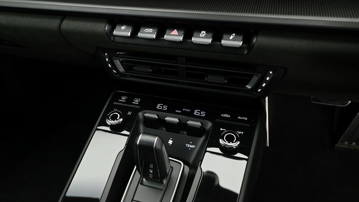 Porsche 911 Image 11