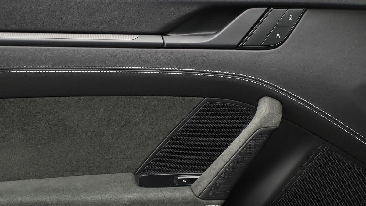 Porsche 911 Image 12