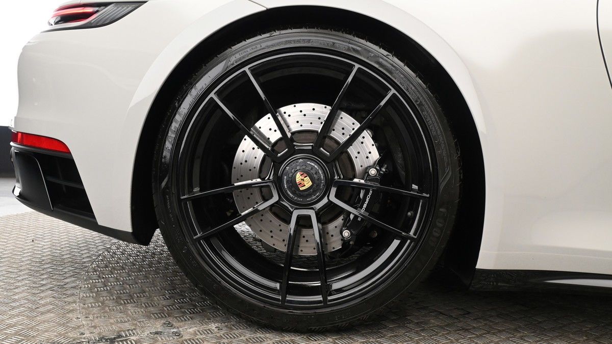 Porsche 911 Image 8