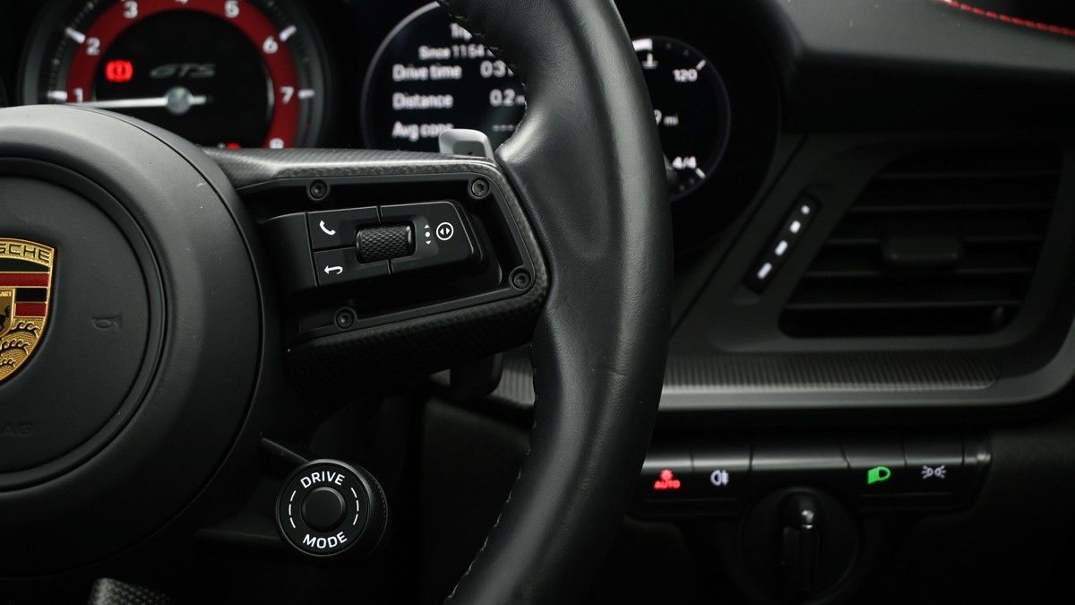 Porsche 911 Image 16