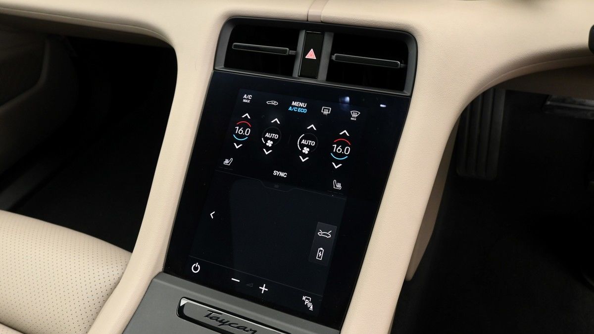 Porsche Taycan Image 12