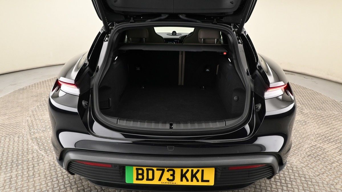 Porsche Taycan Image 10