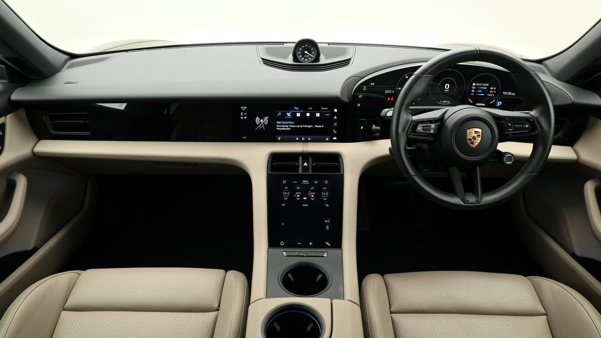 Porsche Taycan Image 14