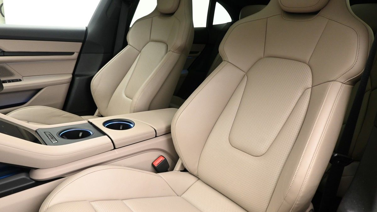 Porsche Taycan Image 4