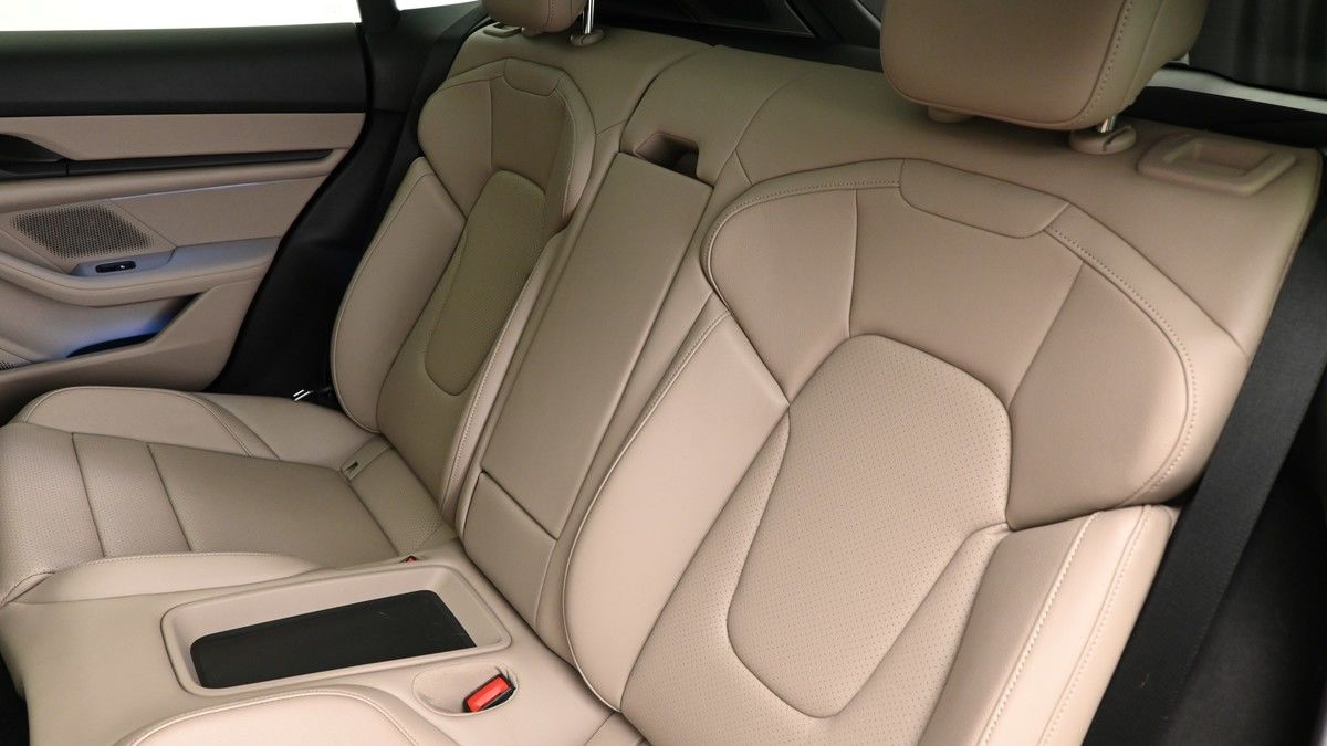 Porsche Taycan Image 5