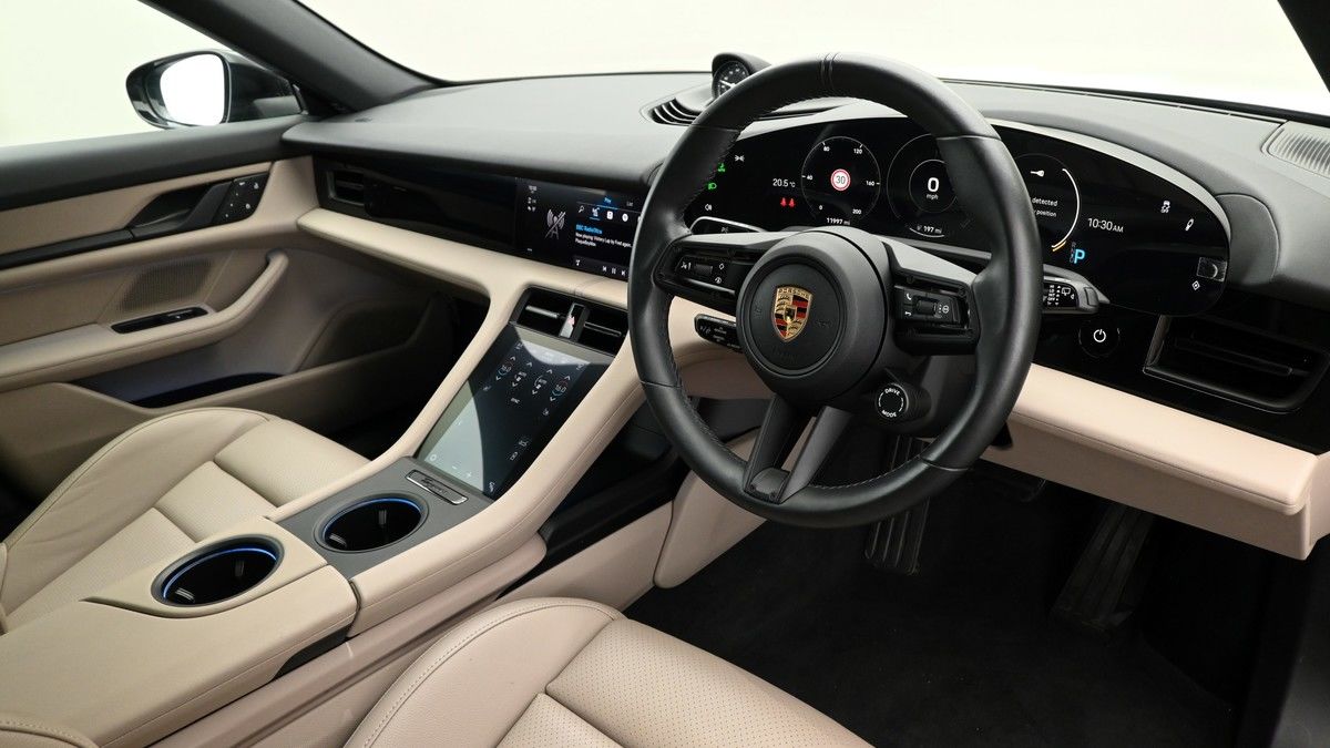 Porsche Taycan Image 3