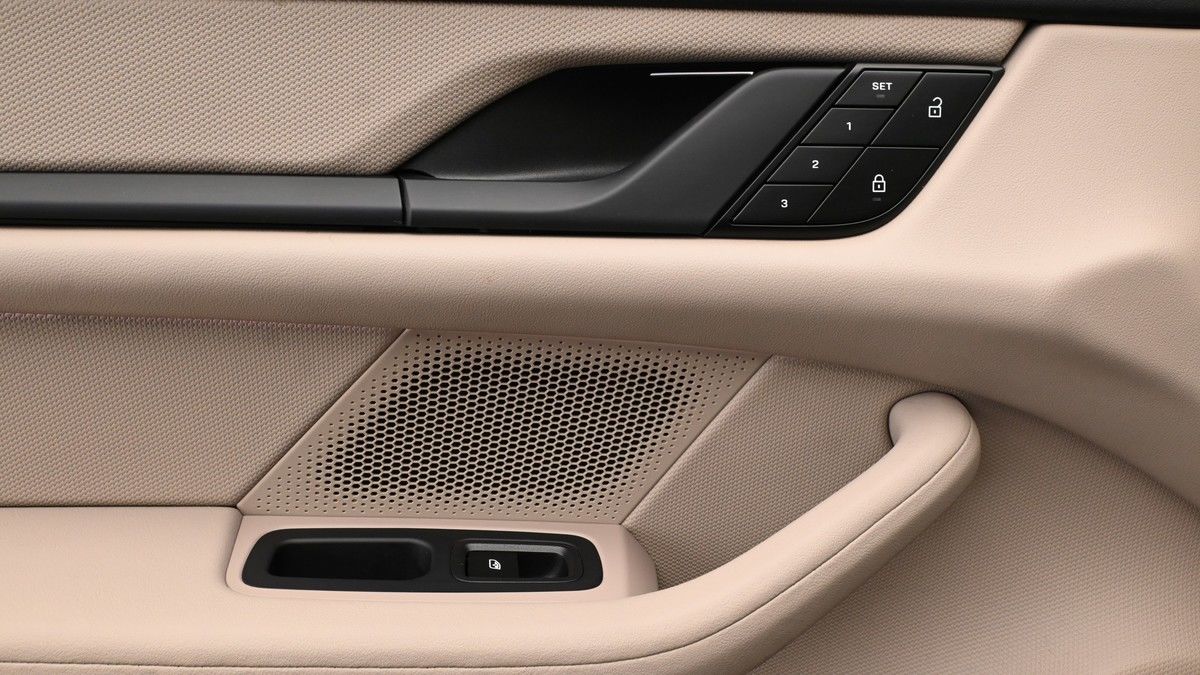 Porsche Taycan Image 13
