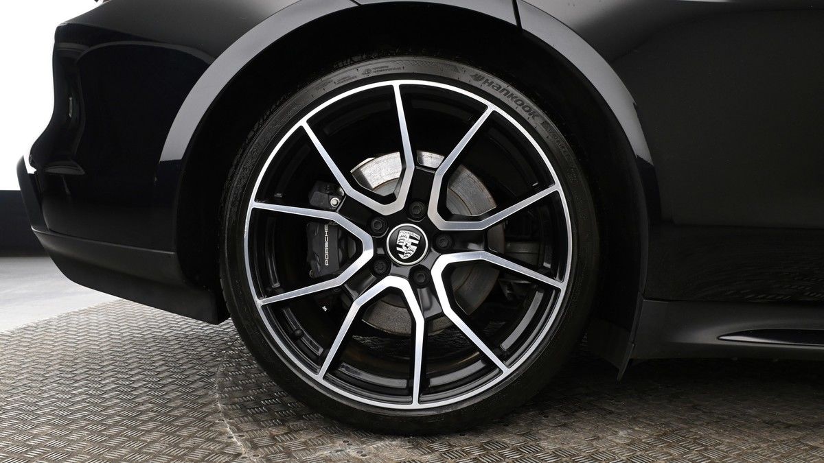Porsche Taycan Image 9