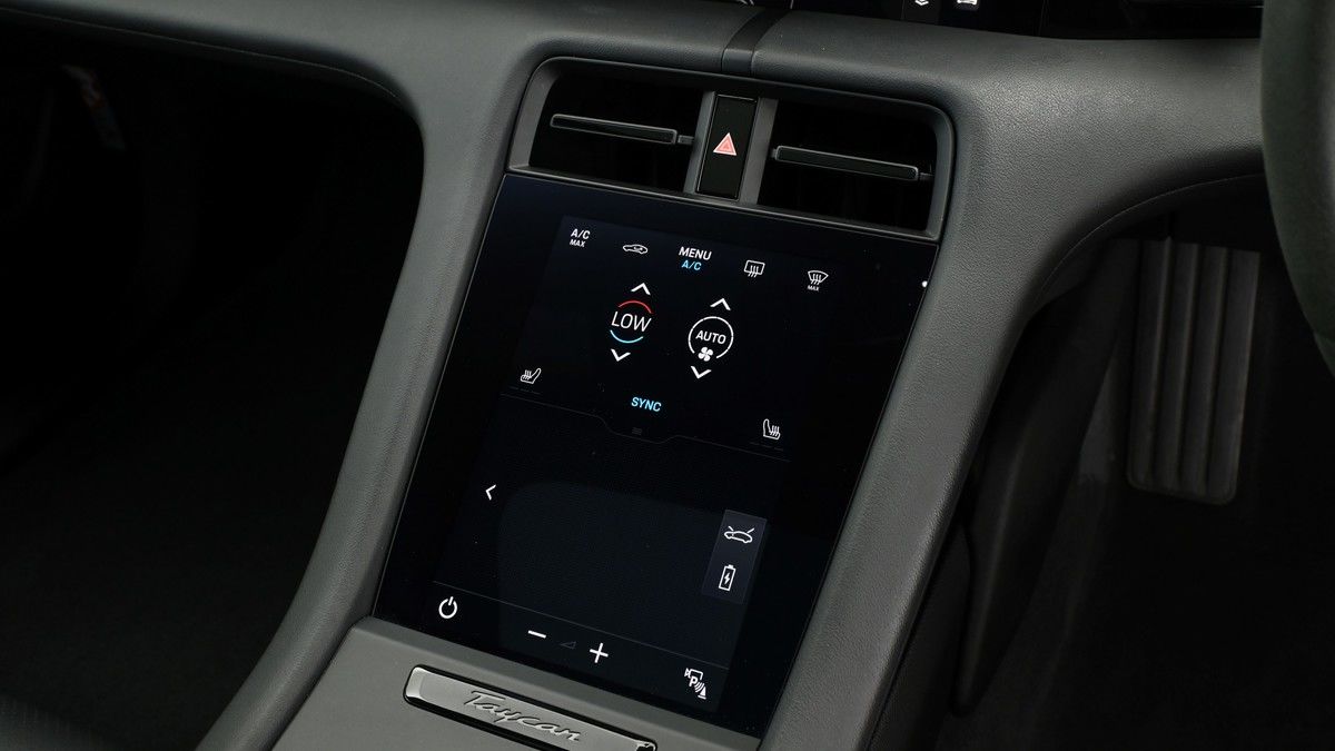 Porsche Taycan Image 12