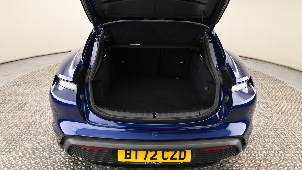 Porsche Taycan Image 10