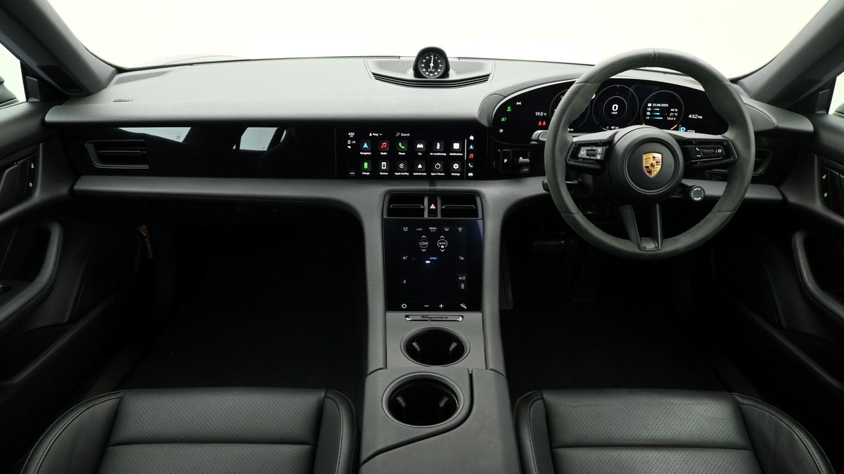 Porsche Taycan Image 14