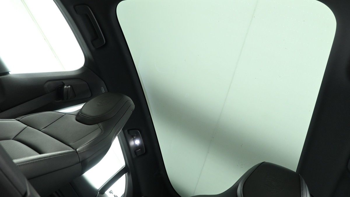 Porsche Taycan Image 2