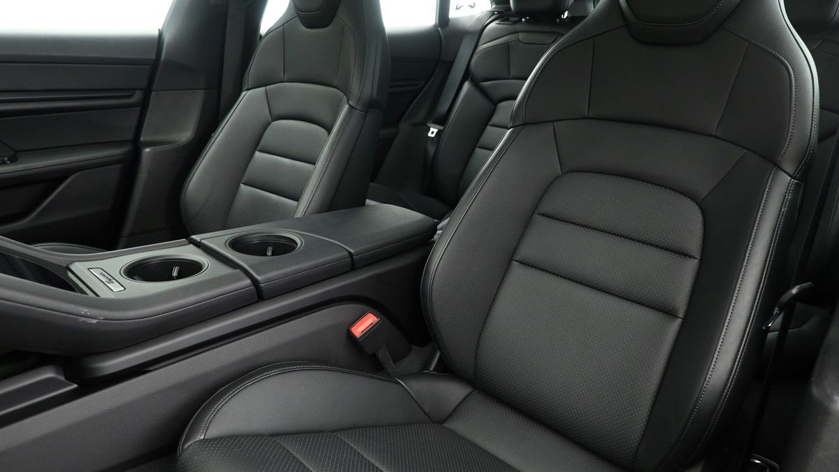Porsche Taycan Image 4