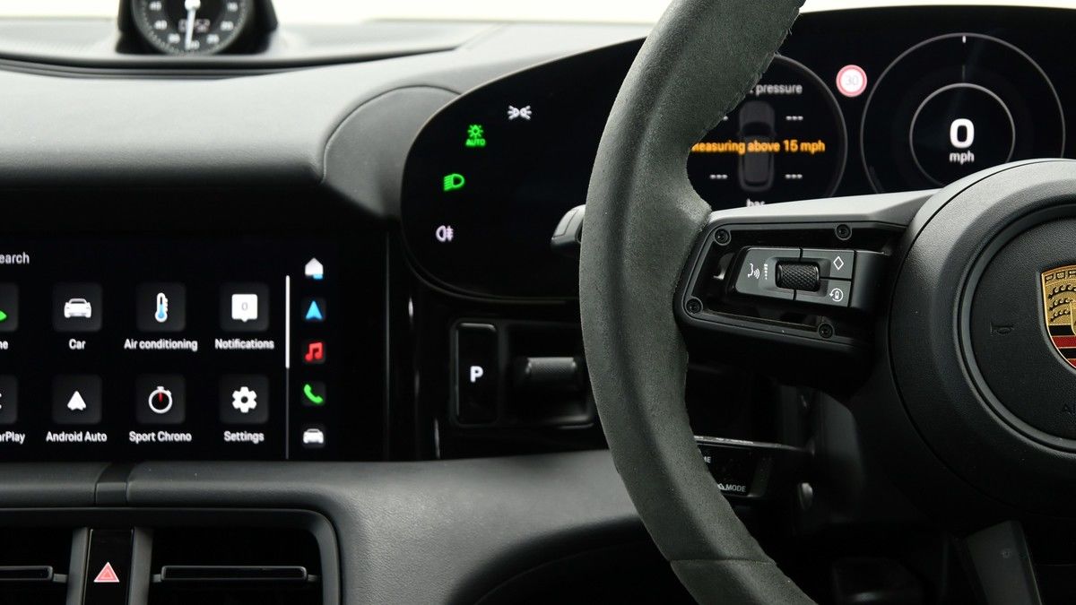Porsche Taycan Image 15