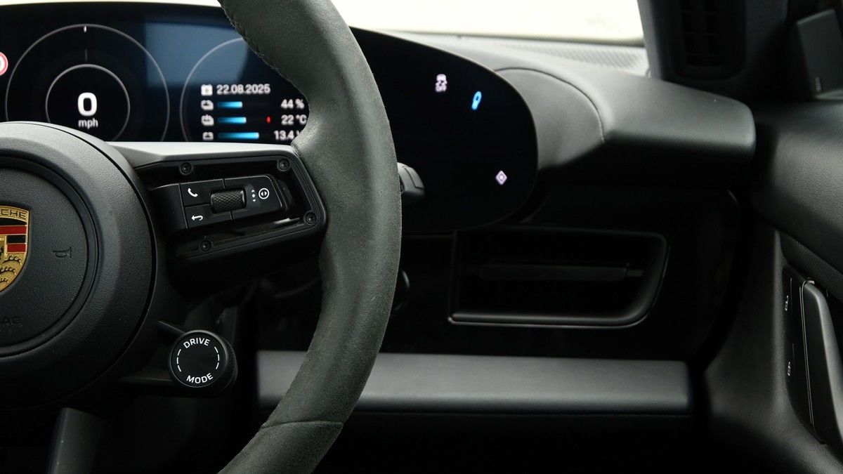 Porsche Taycan Image 16