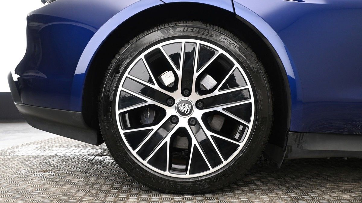 Porsche Taycan Image 9