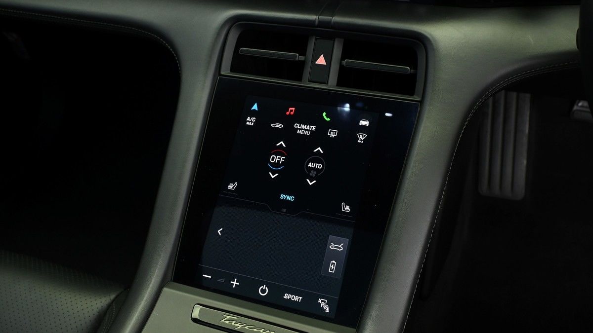 Porsche Taycan Image 12