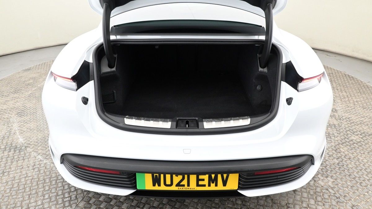 Porsche Taycan Image 10