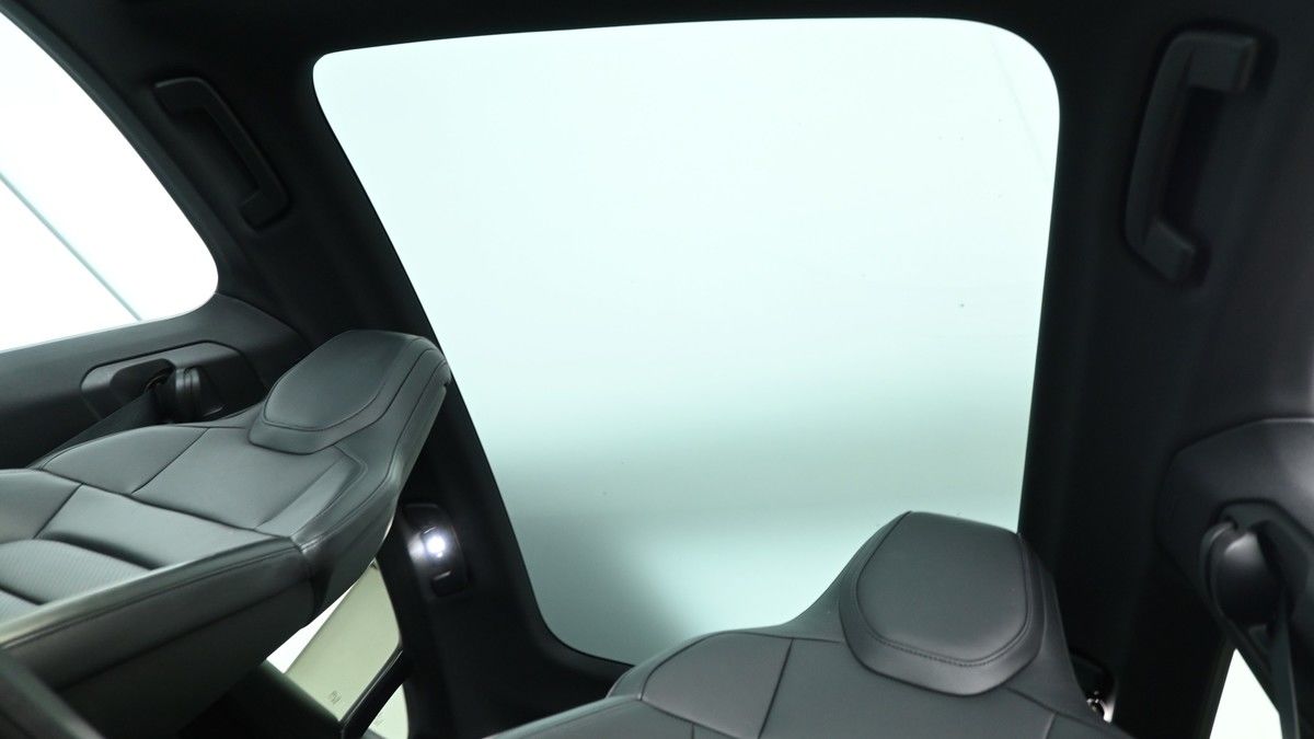 Porsche Taycan Image 2
