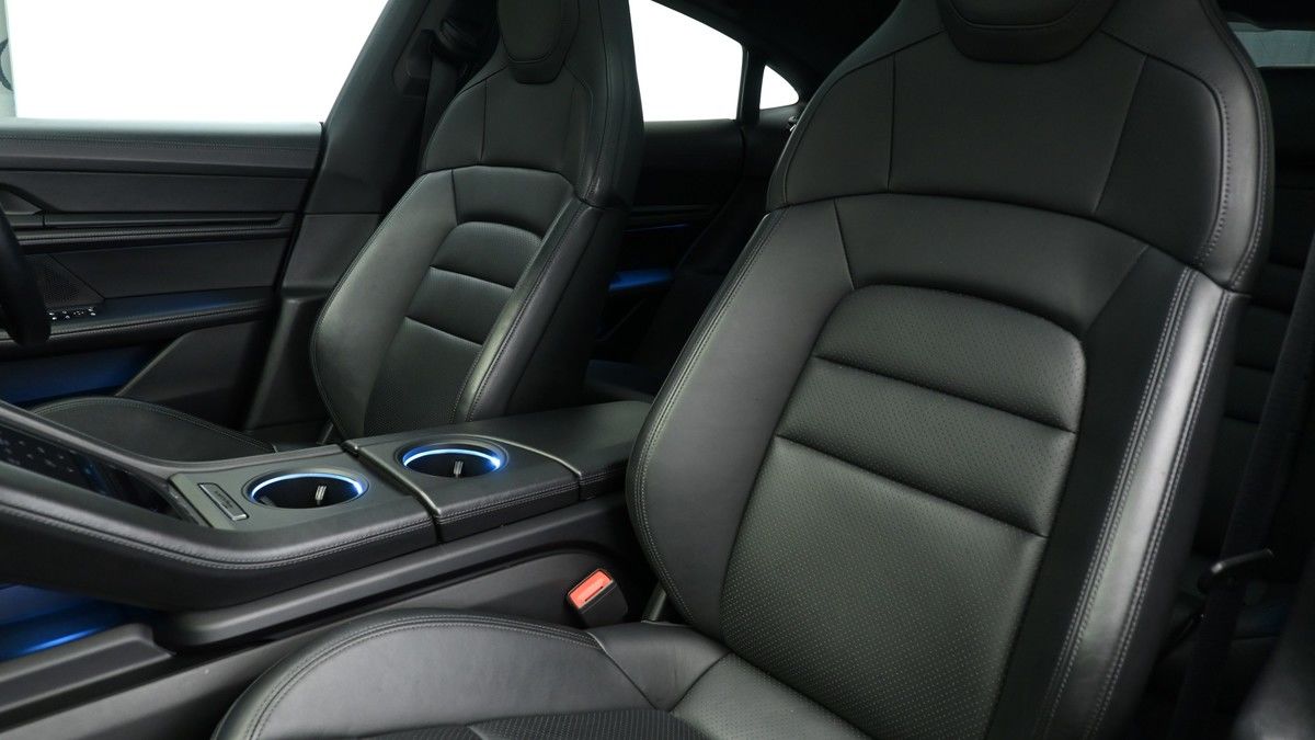 Porsche Taycan Image 4