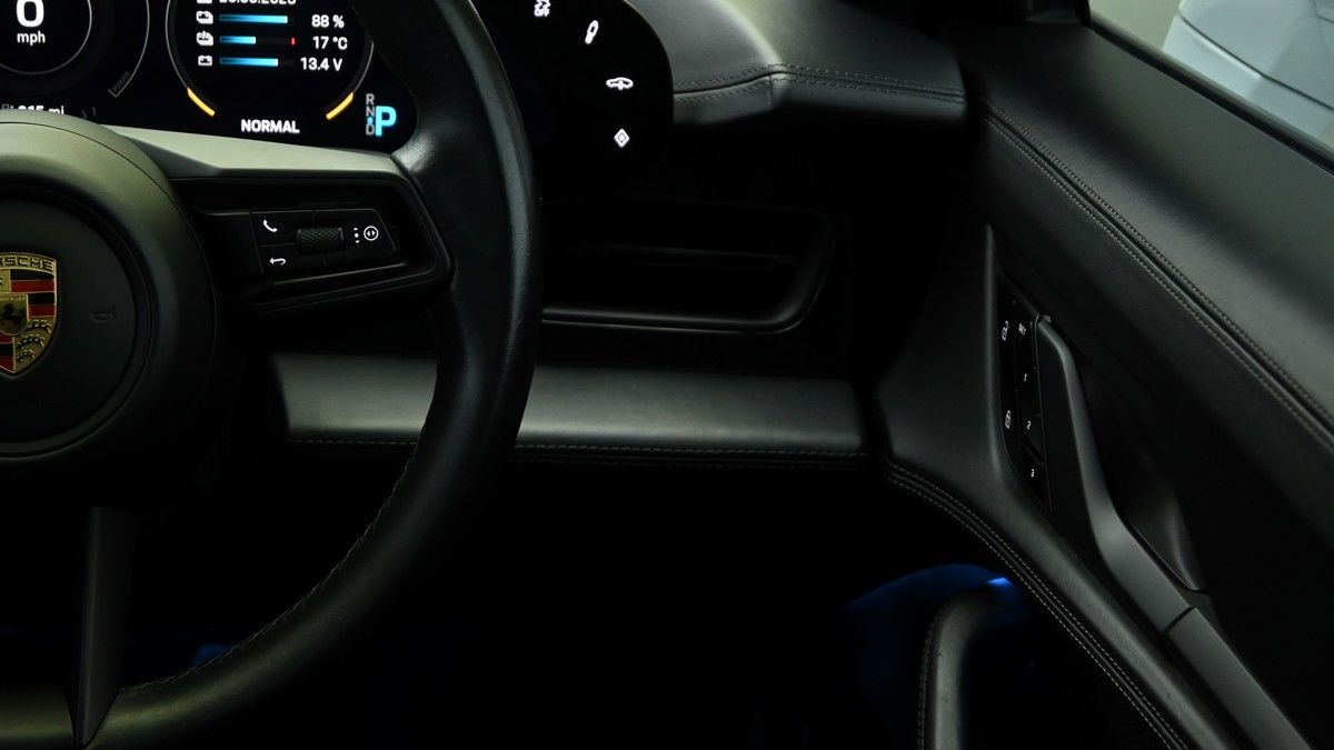 Porsche Taycan Image 16