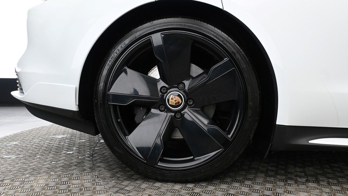 Porsche Taycan Image 9