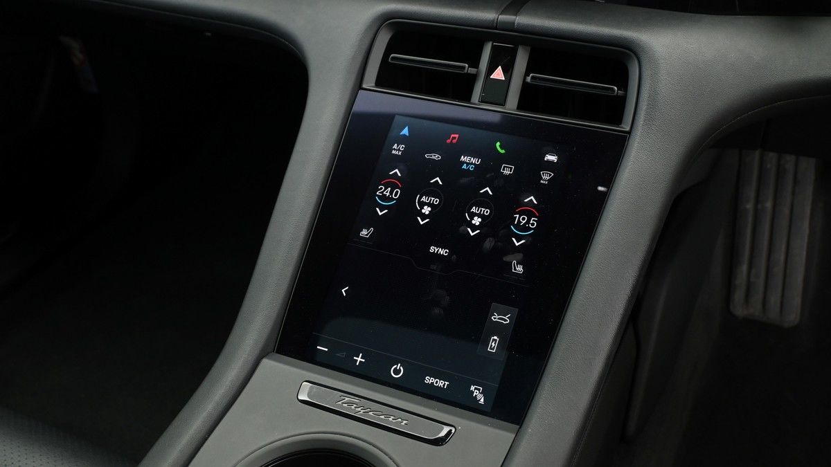 Porsche Taycan Image 12
