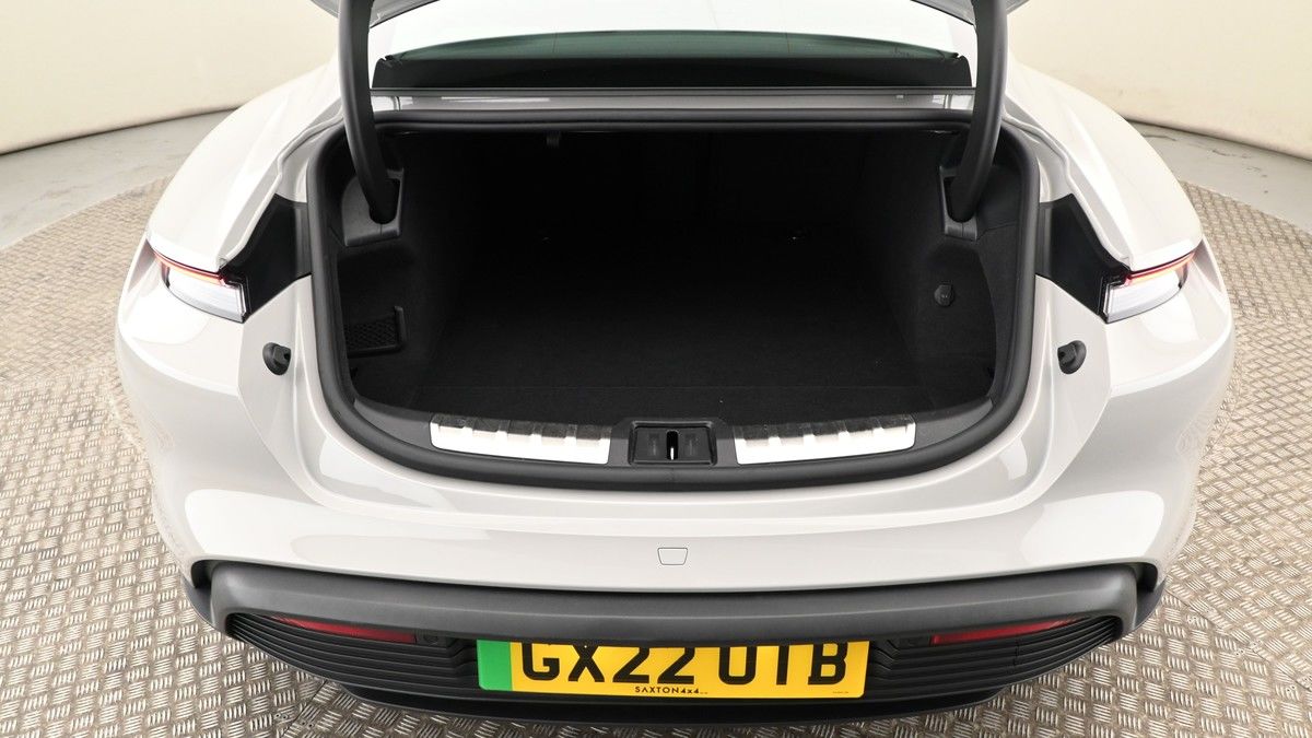 Porsche Taycan Image 10