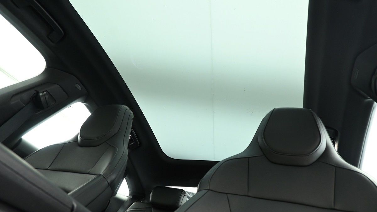 Porsche Taycan Image 2