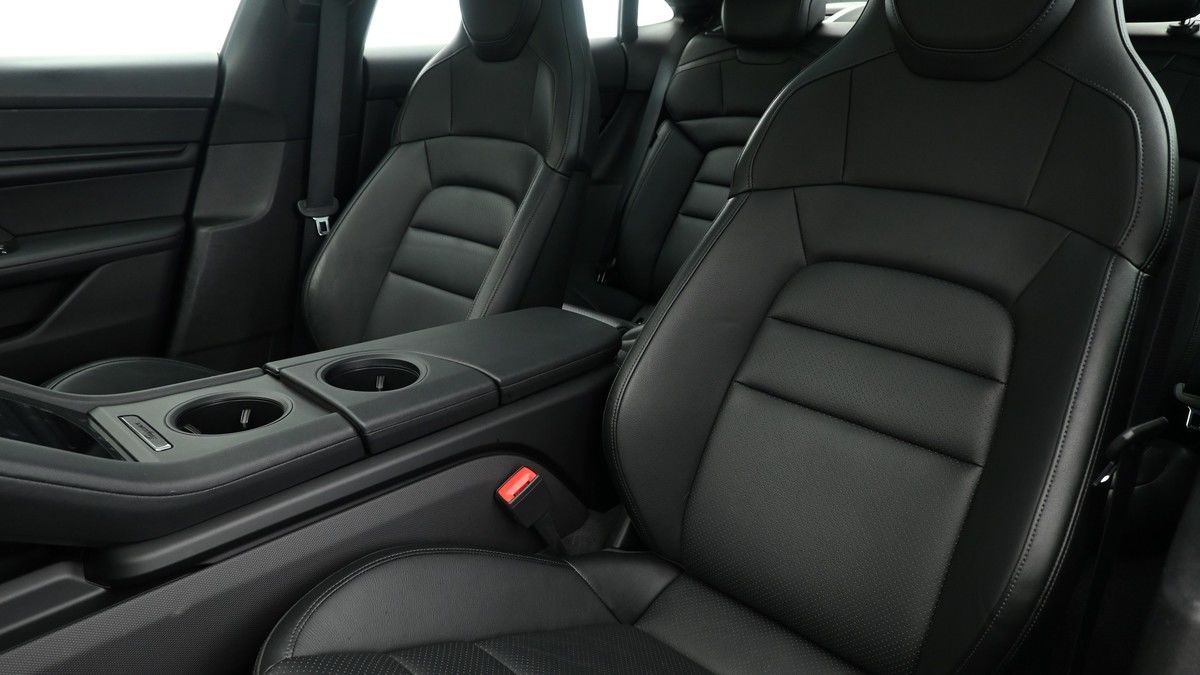 Porsche Taycan Image 4