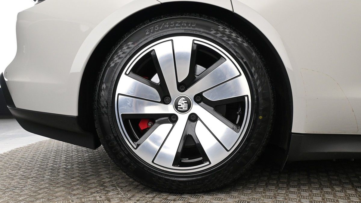 Porsche Taycan Image 9