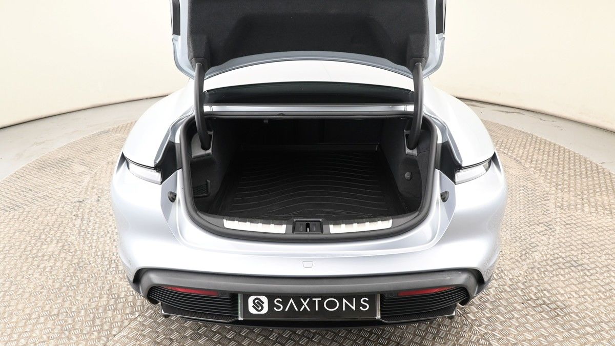 Porsche Taycan Image 10