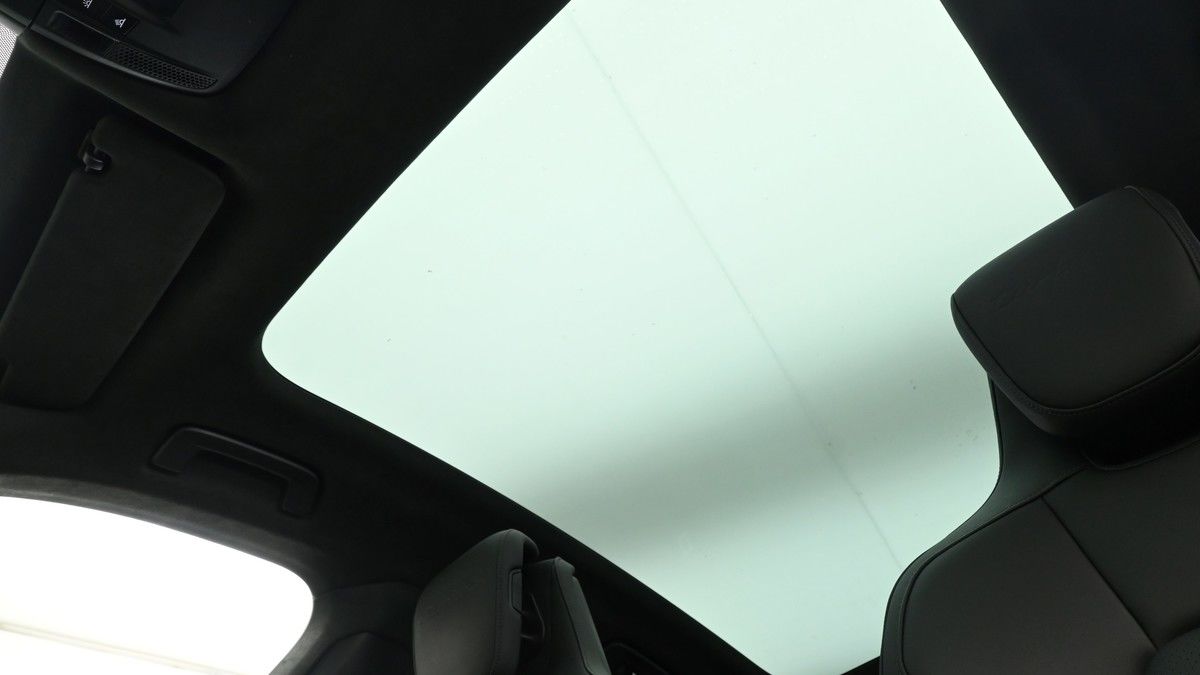 Porsche Taycan Image 2
