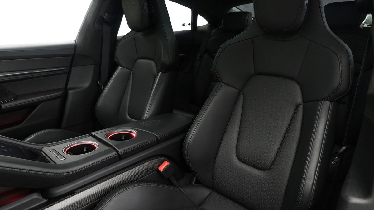 Porsche Taycan Image 4