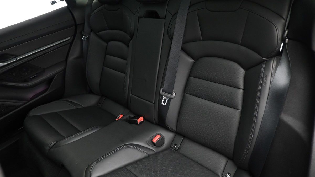 Porsche Taycan Image 5