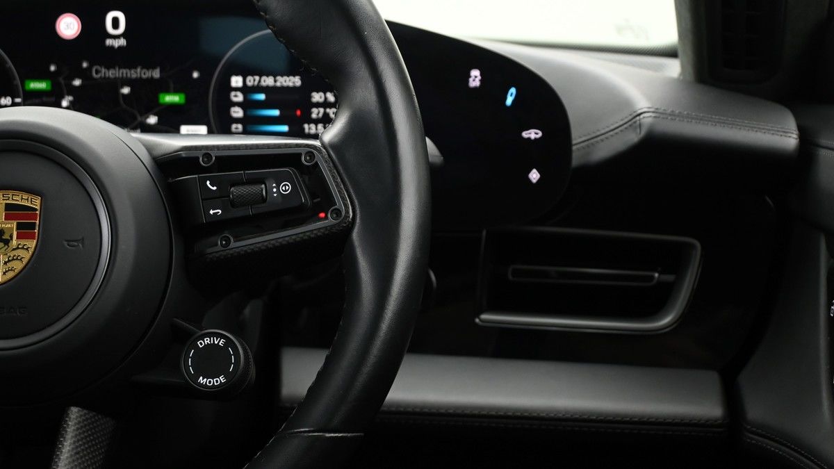 Porsche Taycan Image 16