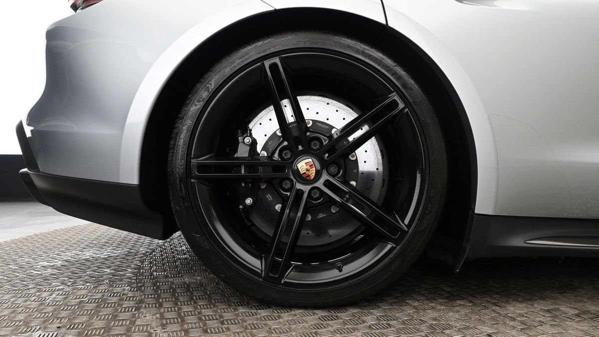 Porsche Taycan Image 9