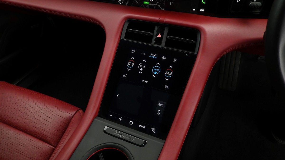 Porsche Taycan Image 12