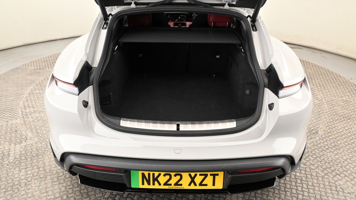 Porsche Taycan Image 10