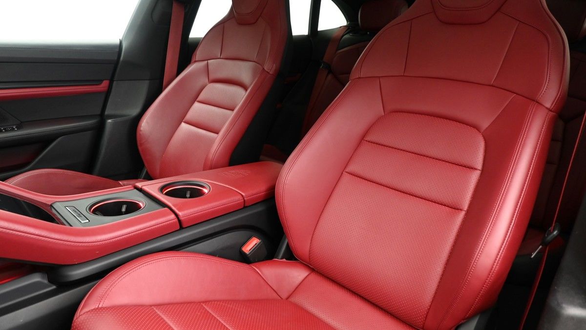 Porsche Taycan Image 4