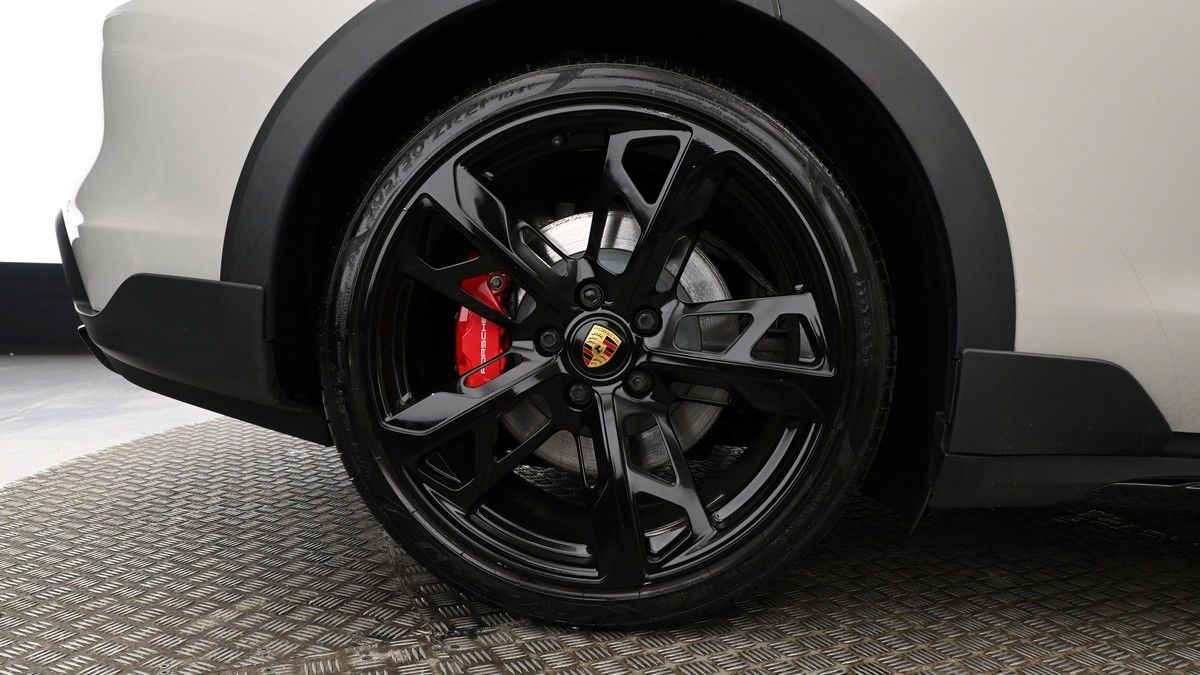 Porsche Taycan Image 9