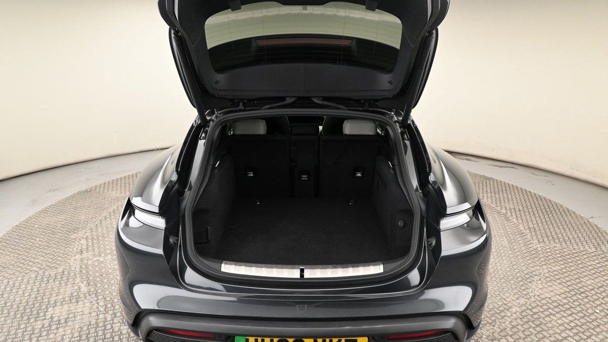 Porsche Taycan Image 10