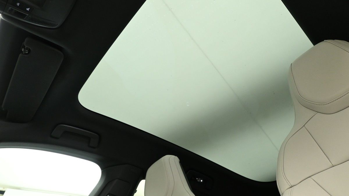 Porsche Taycan Image 2